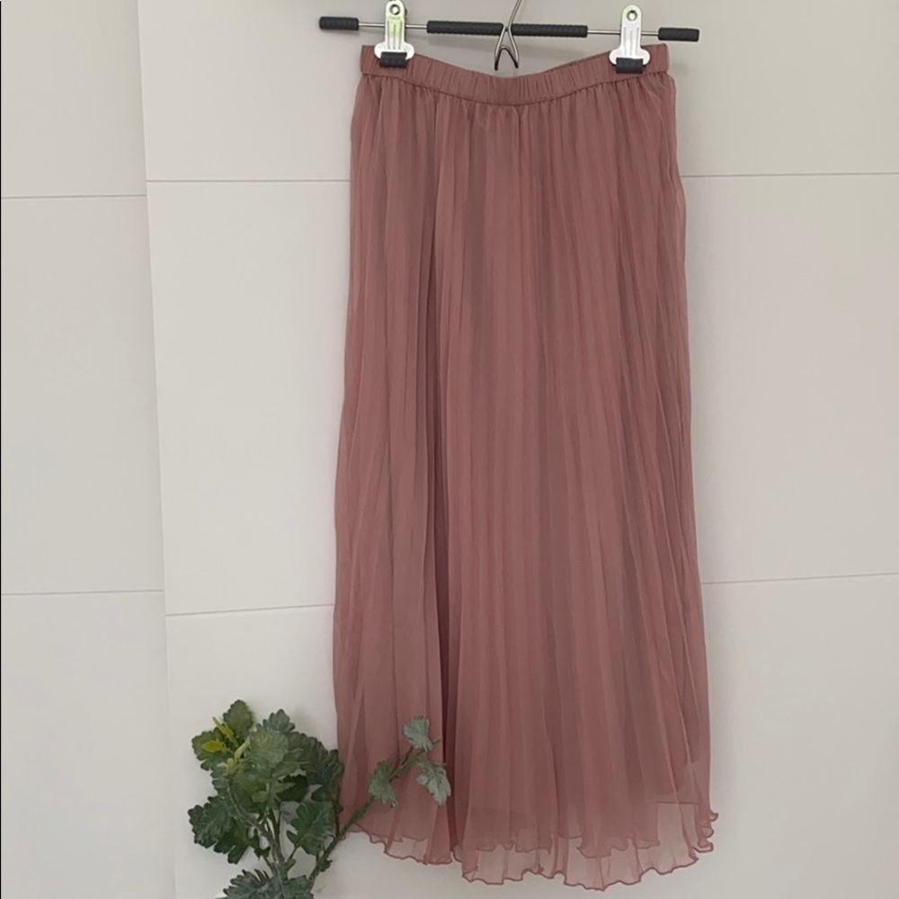 BNWT H&M Pleated Skirt